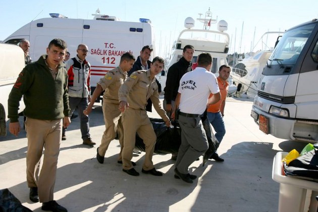 250’den Fazla Sığınmacı Taşıyan Tekne Battı!