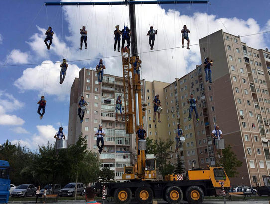 Bu idam edilmiş gibi sallananlar bakın ne ?
