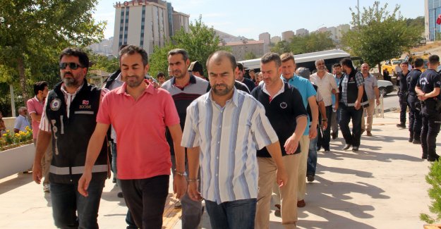 Elazığ’da 20 polis adliyeye sevk edildi