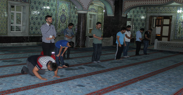Elazığ’da gençler sabah namazında buluştu