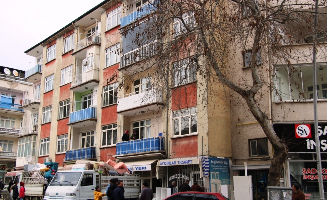 Elazığ’da 88 yapı için acil yıkım kararı, depremden kaçış