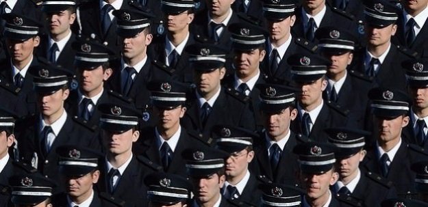 Bin 776 emniyet müdürü emekliye sevk edildi