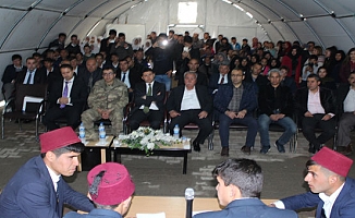 Depremzede Öğrenciler Mehmet Akif’i Çadırda Andı