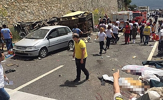 Midibüs Uçuruma Yuvarlandı: 23 Ölü